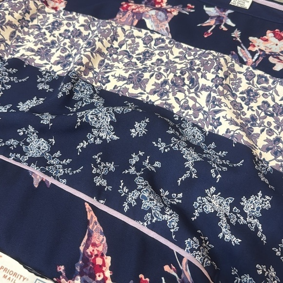 Beautiful Mixed Floral Pattern Blouse - Picture 5 of 5